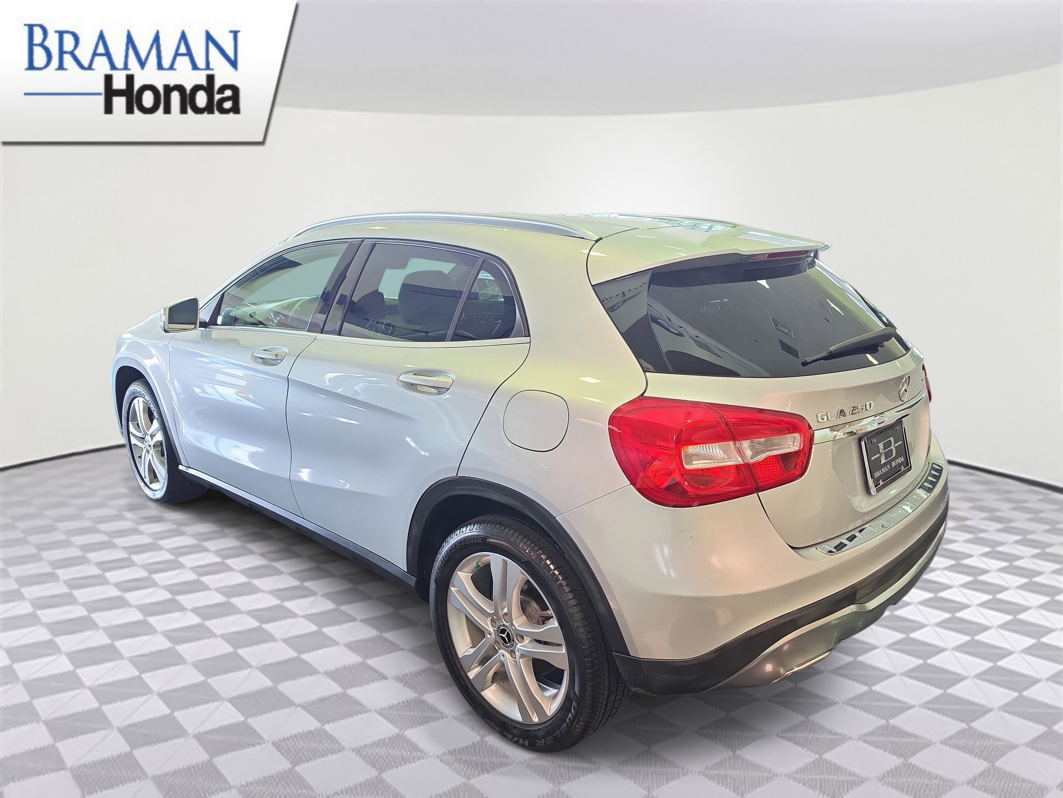 Used 2020 Mercedes-Benz GLA 250 4MATIC image 4