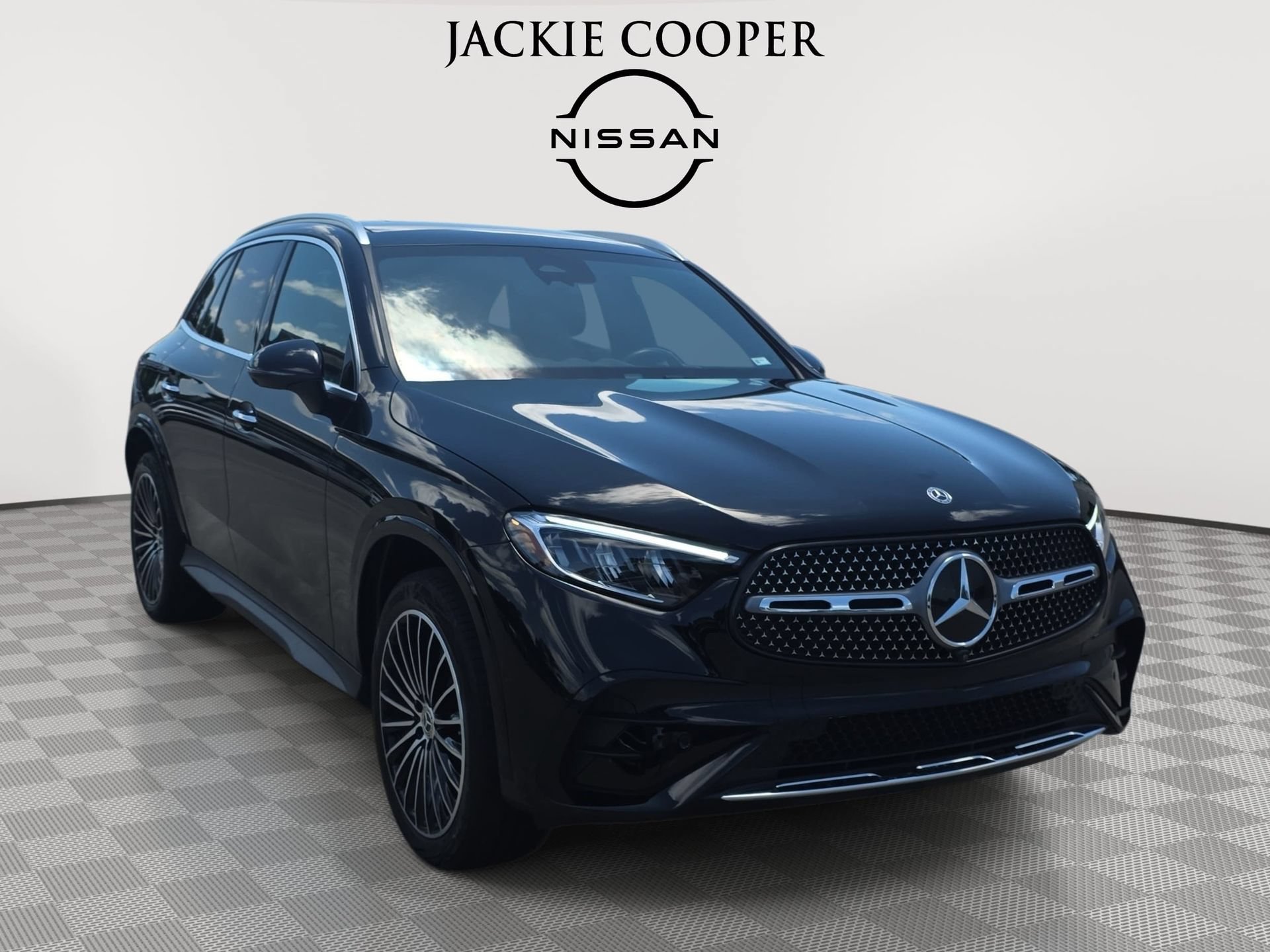 Certified 2025 Mercedes-Benz GLC 300 4MATIC image 3