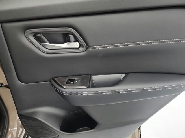 Used 2025 Nissan Rogue SV w/ SV Premium Package image 45