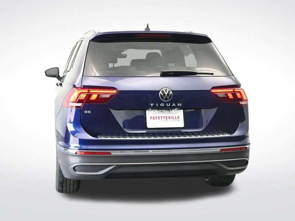 Used 2023 Volkswagen Tiguan SE w/ Panoramic Sunroof Package FWD image 8
