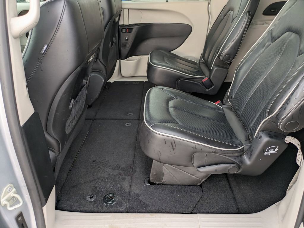 Used 2023 Chrysler Pacifica Limited image 24
