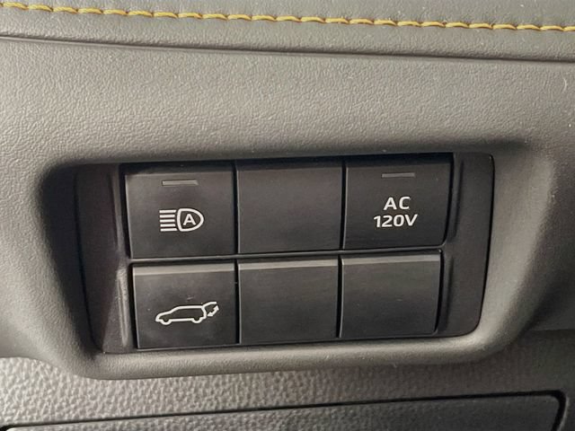 Used 2023 Toyota Highlander Bronze Edition FWD image 11