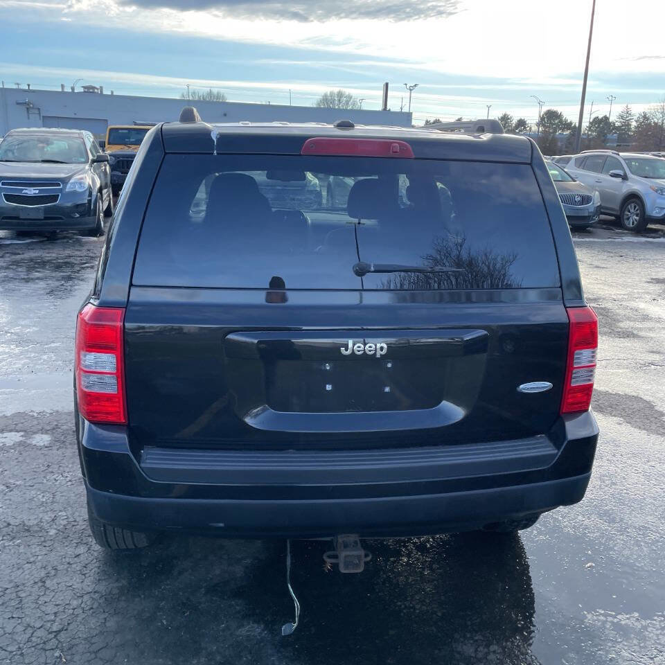 Used 2012 Jeep Patriot Latitude image 3