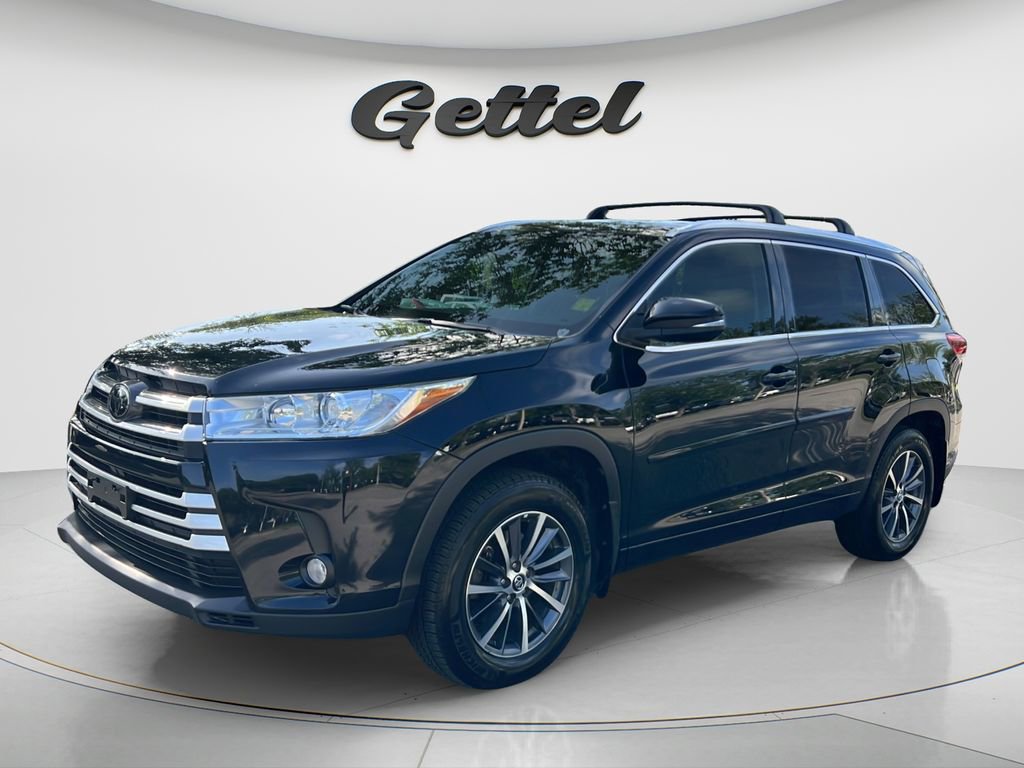 Used 2017 Toyota Highlander XLE AWD/4WD image 1