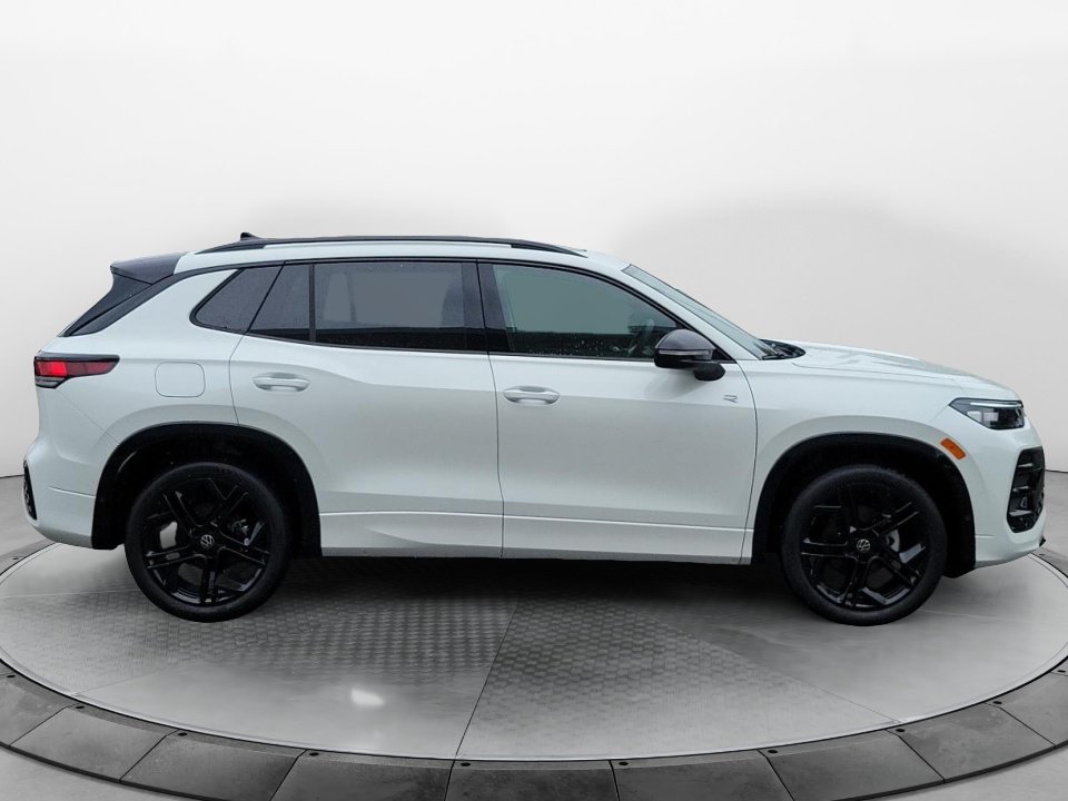 New 2026 Volkswagen Tiguan SE R-Line FWD image 8