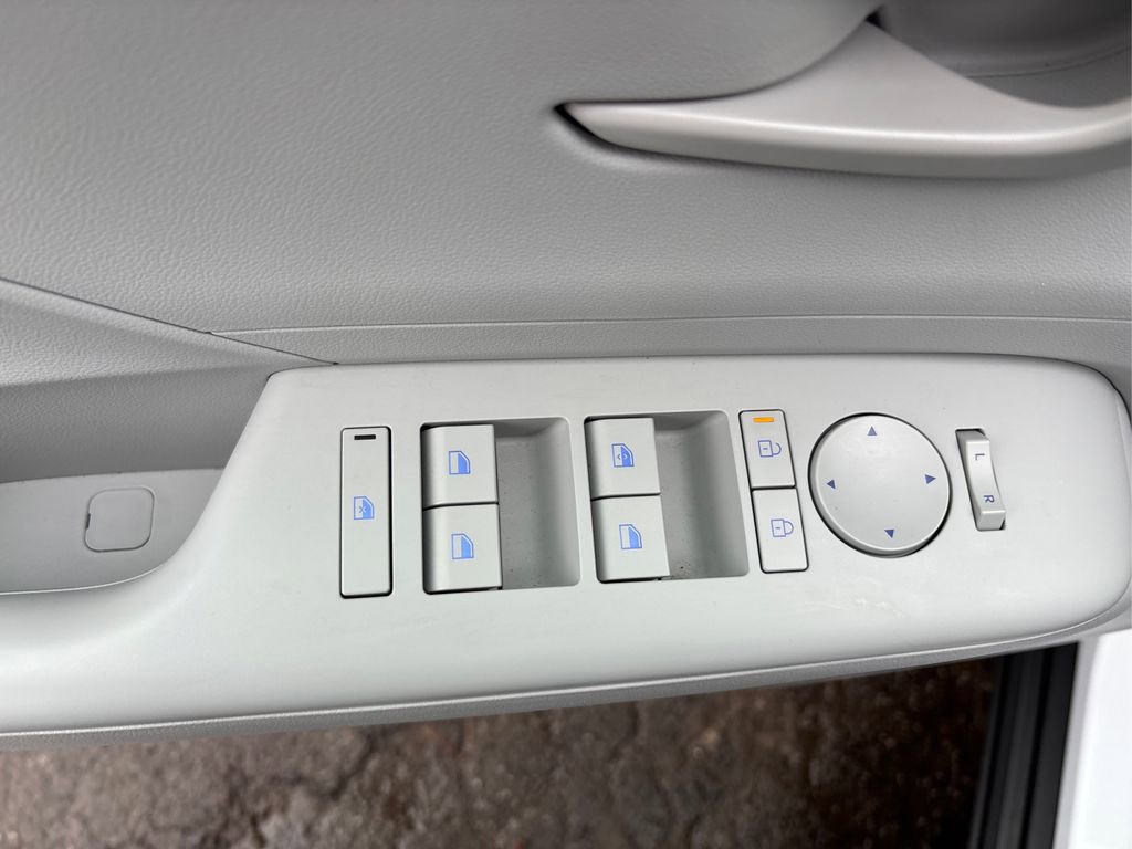 Certified 2025 Hyundai Kona SEL image 32