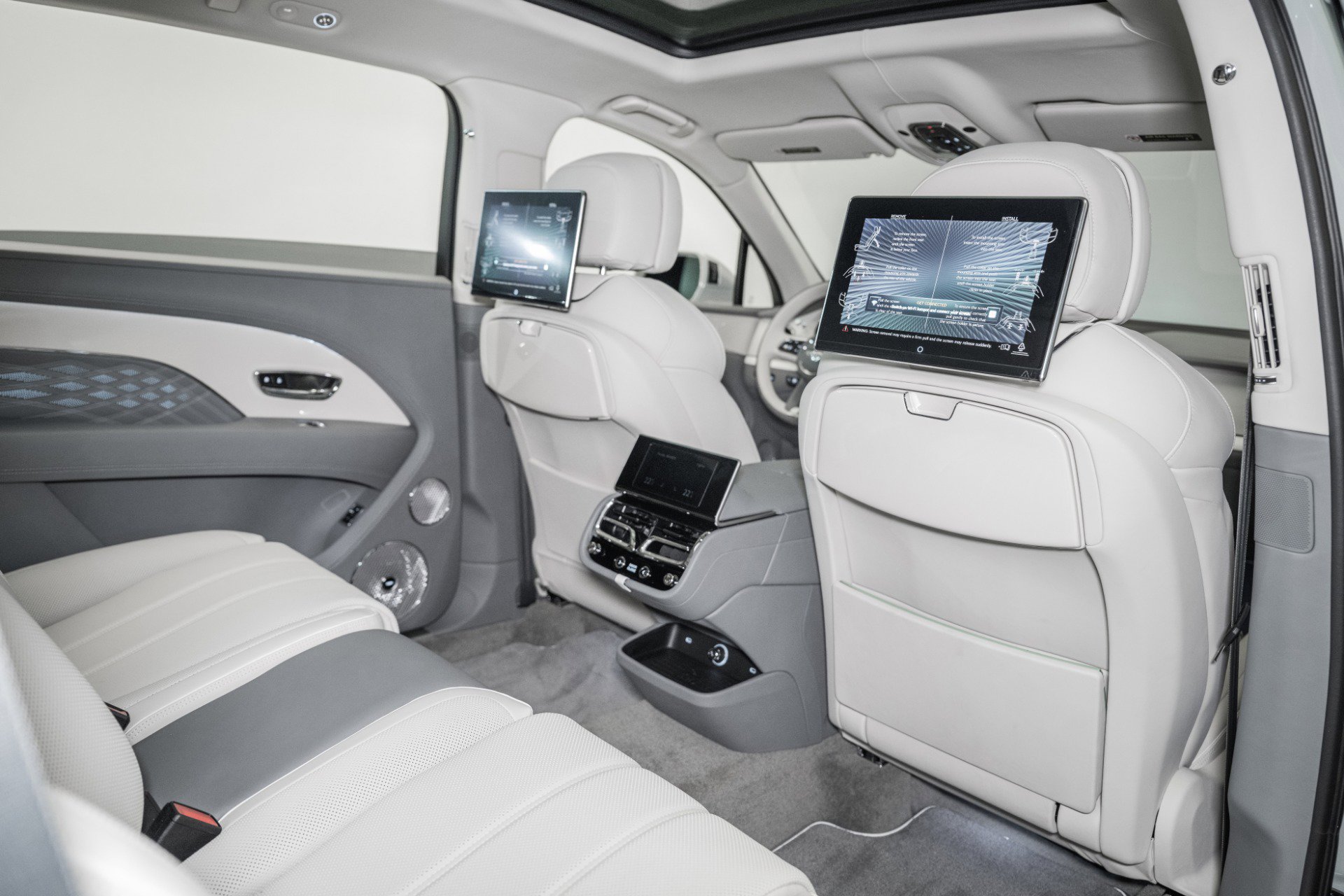 New 2025 Bentley Bentayga Extended Wheelbase image 26