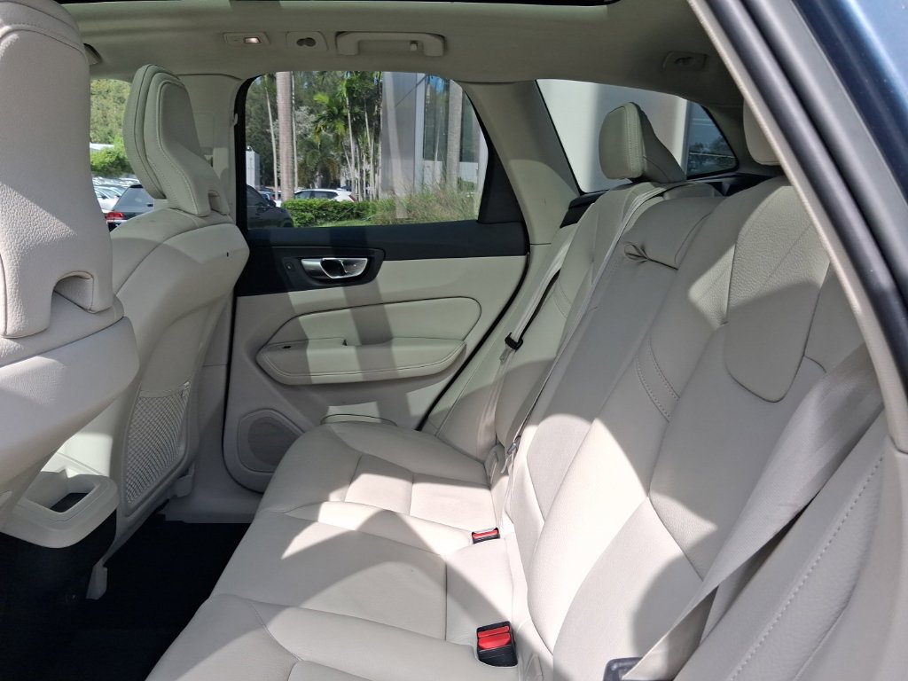 Used 2023 Volvo XC60 B5 Plus w/ Climate Package AWD/4WD image 8