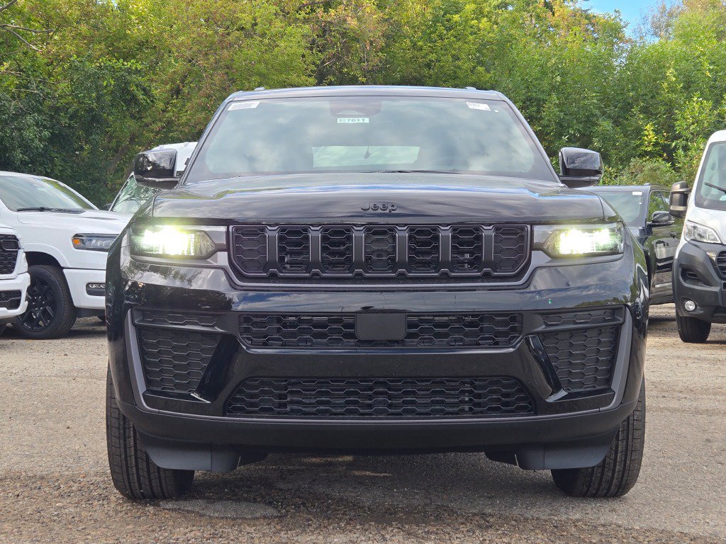 New 2027 Jeep Grand Cherokee Altitude AWD/4WD image 6