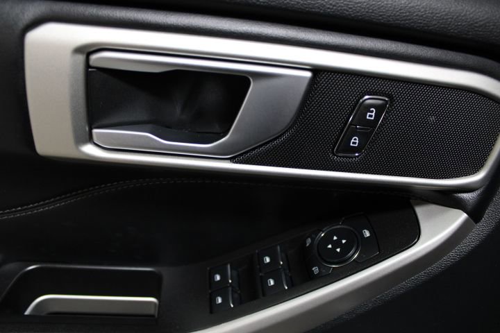 Used 2023 Ford Explorer XLT image 16