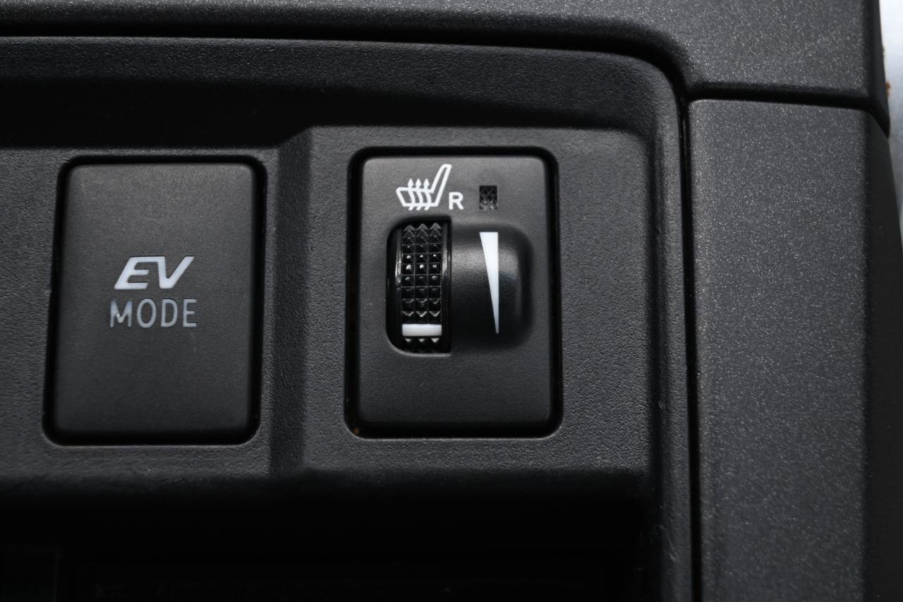 Used 2017 Toyota Camry XLE w/ Moonroof Package image 3