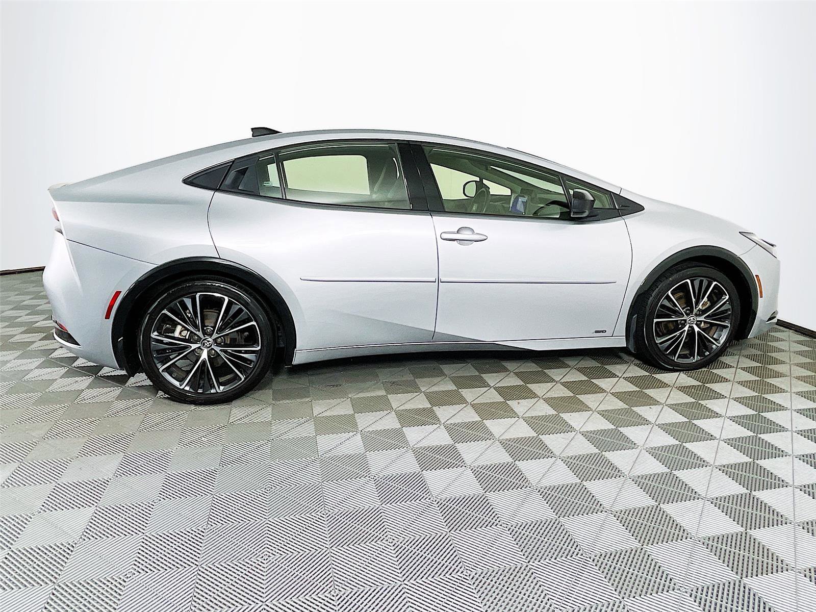 Used 2024 Toyota Prius XLE image 10