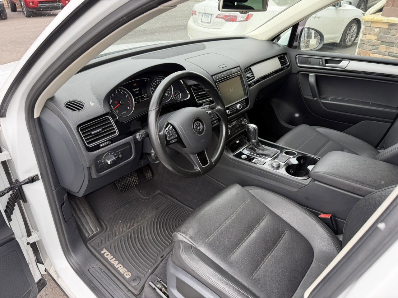 Used 2016 Volkswagen Touareg VR6 image 22