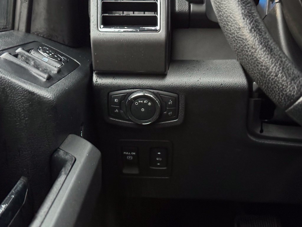 Used 2015 Ford F150 XLT w/ Equipment Group 302A Luxury AWD/4WD image 32