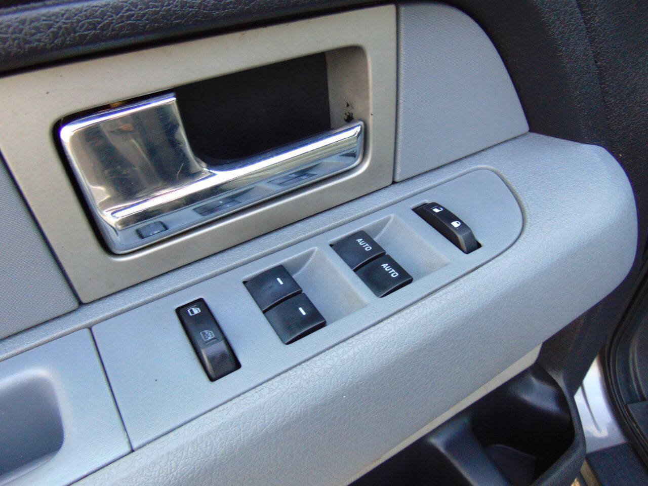 Used 2011 Ford F150 XLT w/ XLT Chrome Pkg RWD image 8