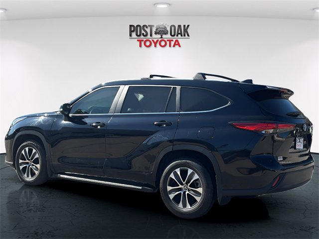 Used 2023 Toyota Highlander XLE image 5