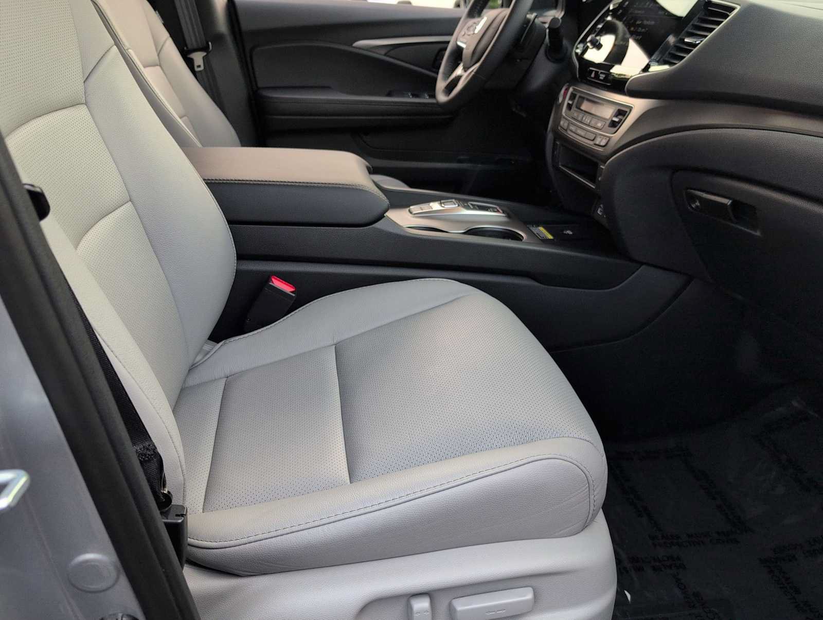 Used 2025 Honda Passport EX-L image 21