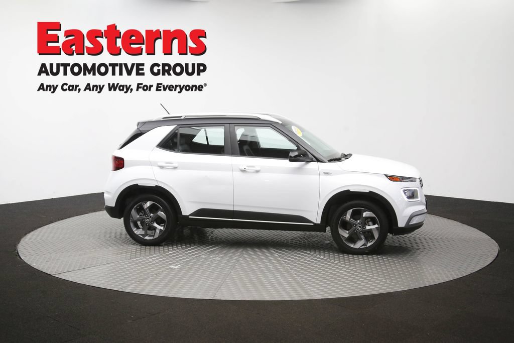 Used 2025 Hyundai Venue Limited FWD image 45