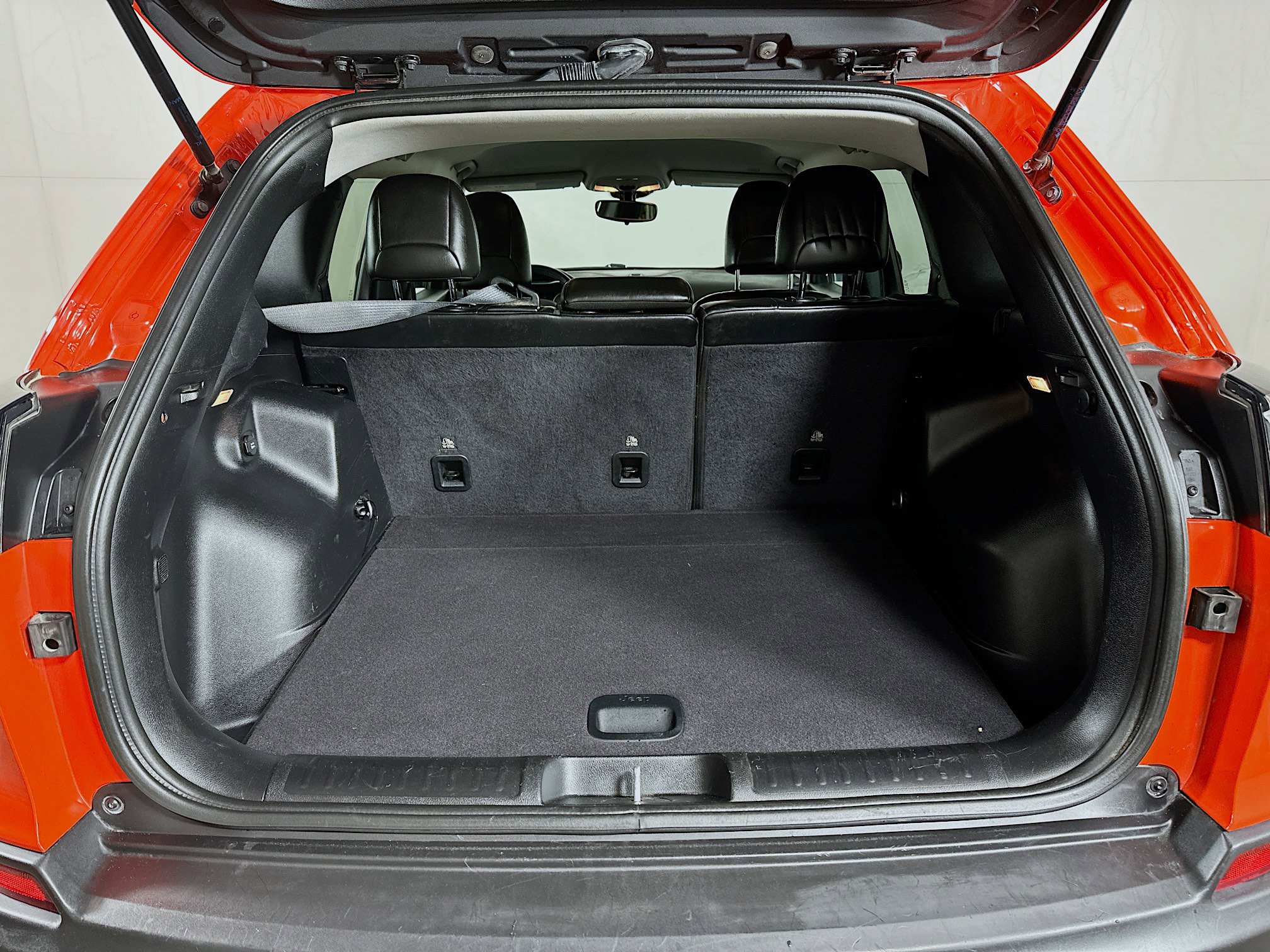 Used 2021 Jeep Cherokee Trailhawk image 23