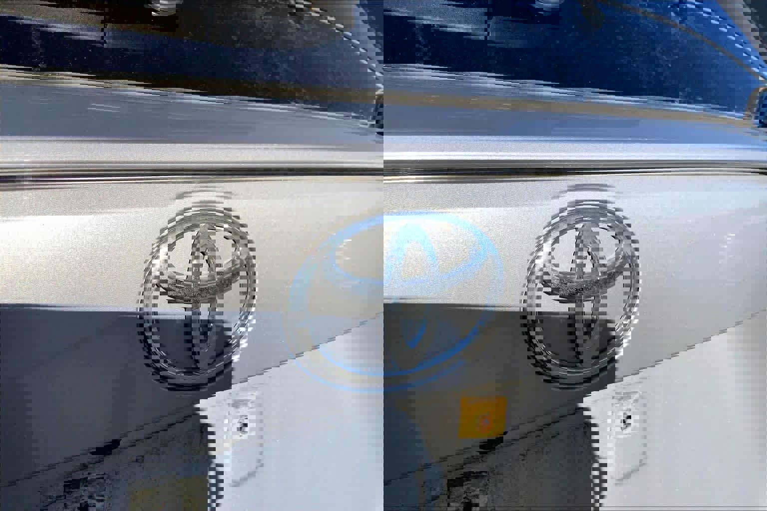 Used 2020 Toyota RAV4 XLE image 30