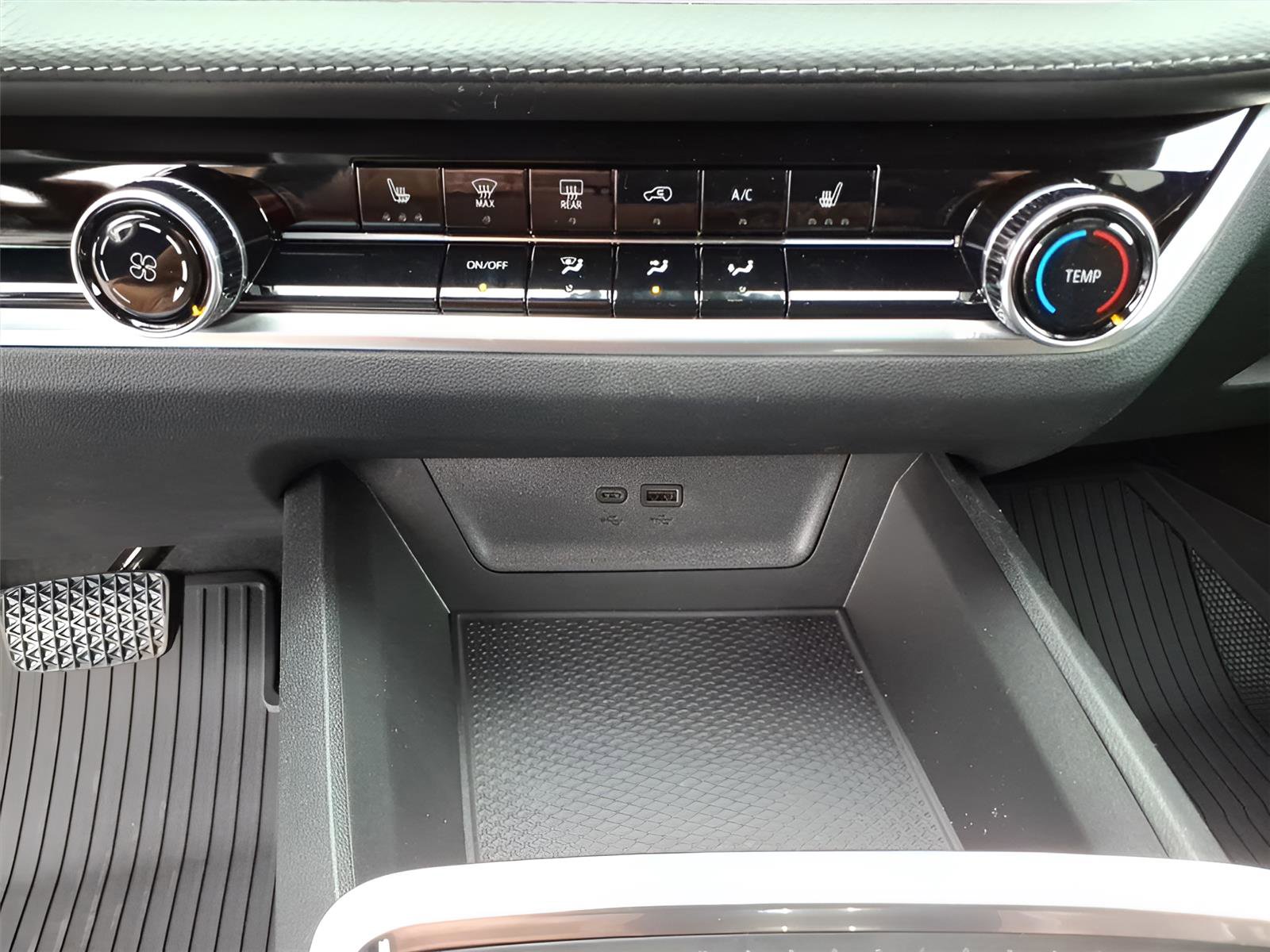 New 2026 Chevrolet Equinox LT w/ Safety and Technology Package image 21