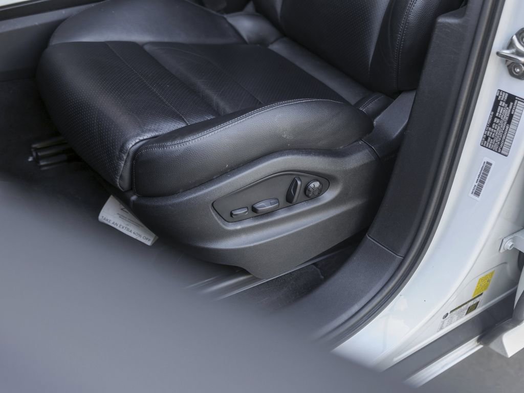 Certified 2024 Porsche Cayenne AWD/4WD image 16