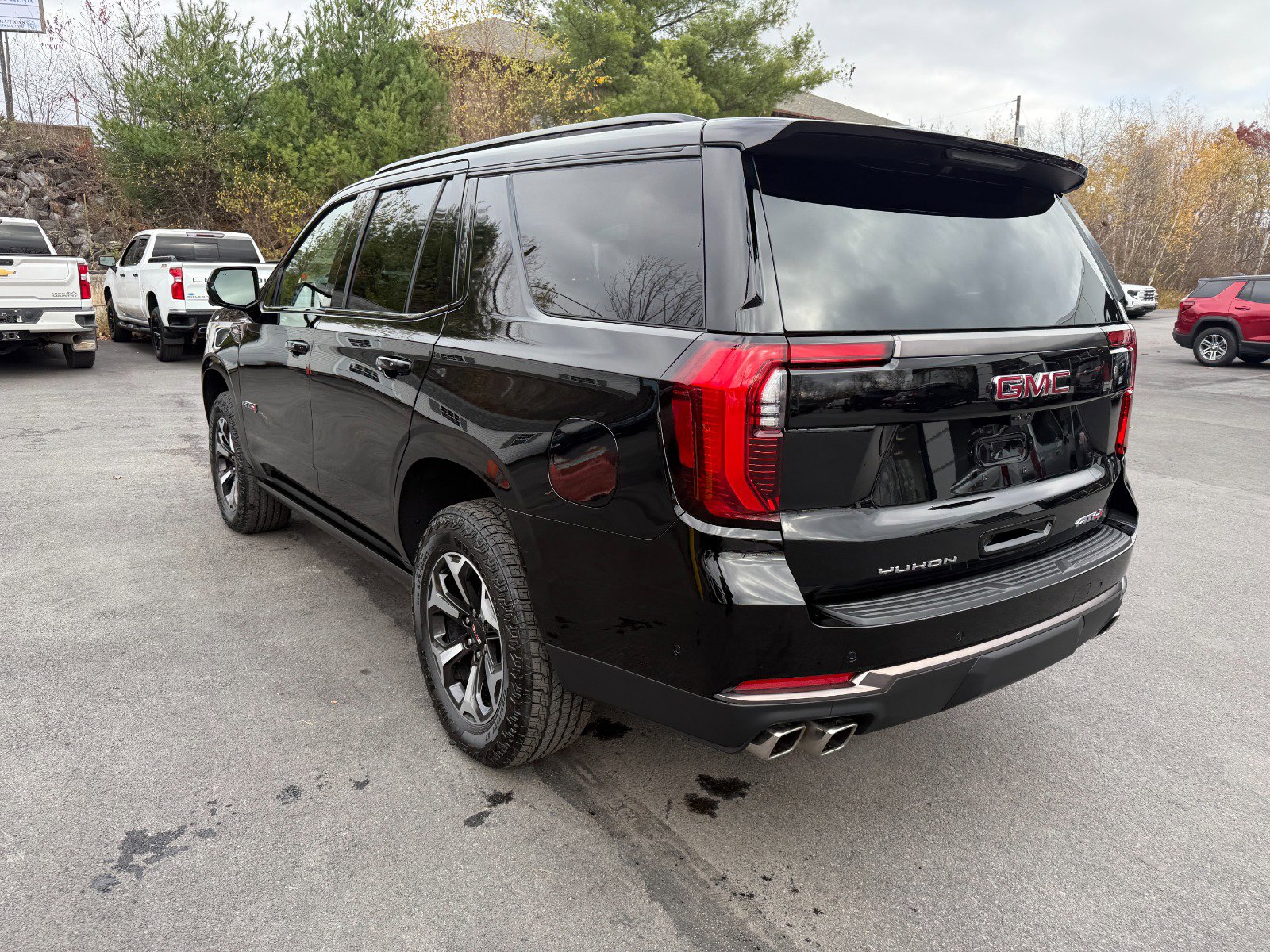 New 2026 GMC Yukon AT4 Ultimate w/ LPO, Illumination Package image 3