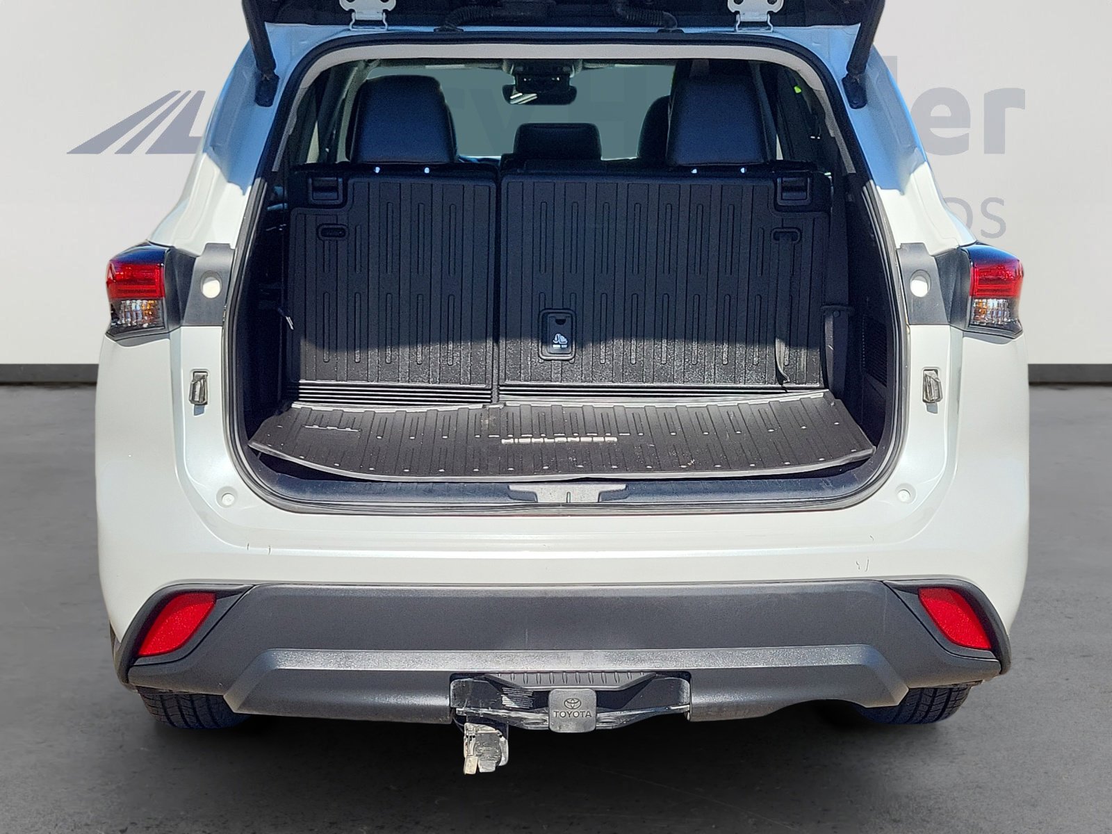 Used 2022 Toyota Highlander XLE image 29