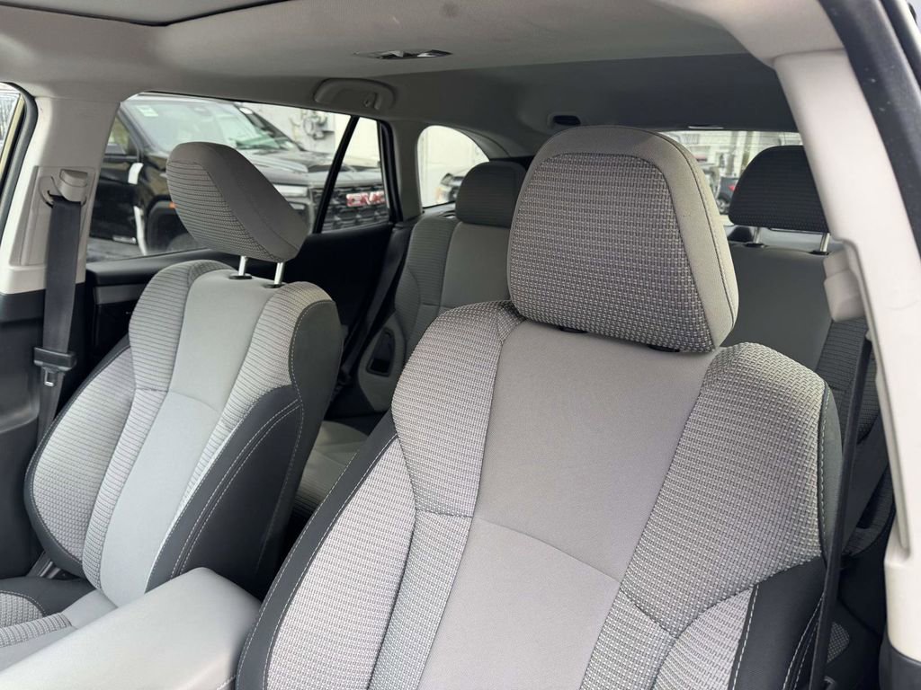 Used 2022 Subaru Outback Premium image 17