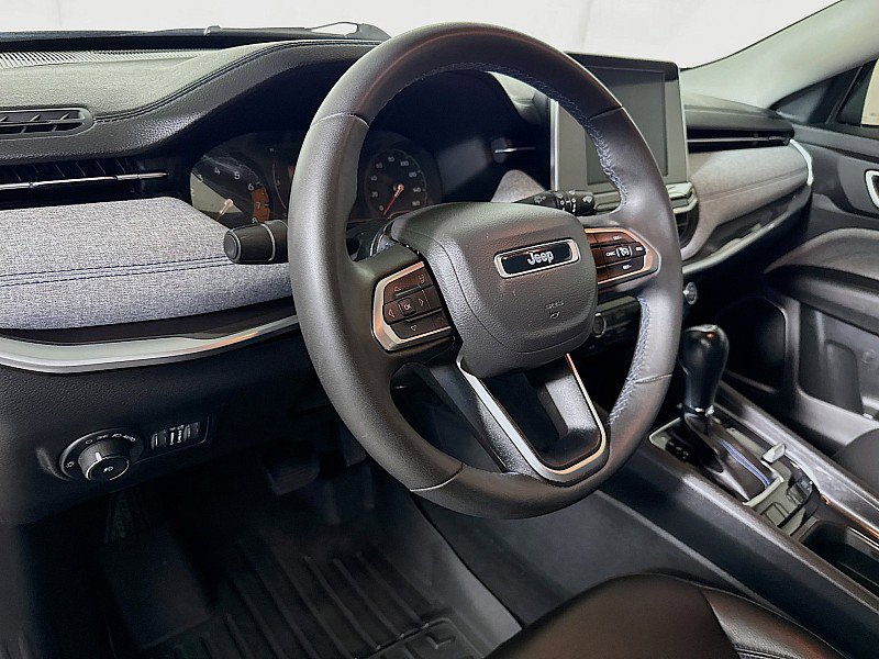 Used 2022 Jeep Compass Latitude image 9