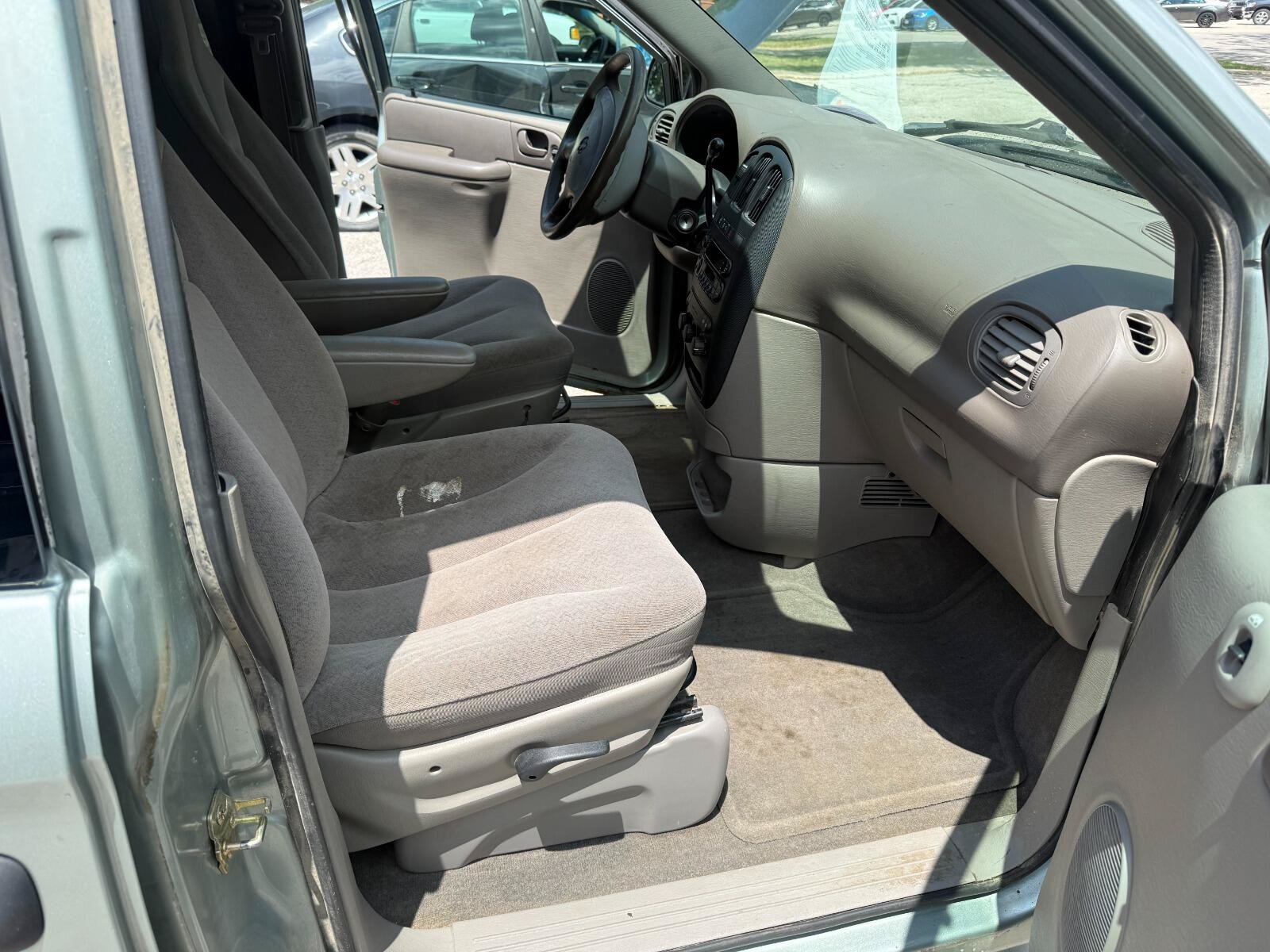 Used 2003 Dodge Caravan SE FWD image 17