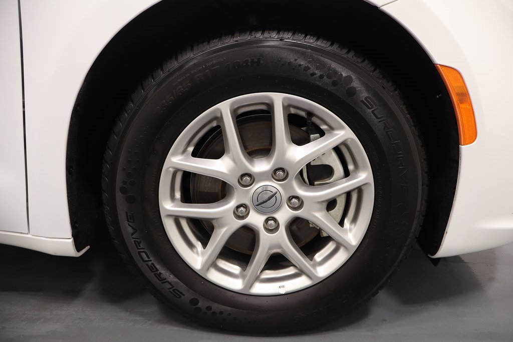 Used 2025 Chrysler Pacifica Select image 27