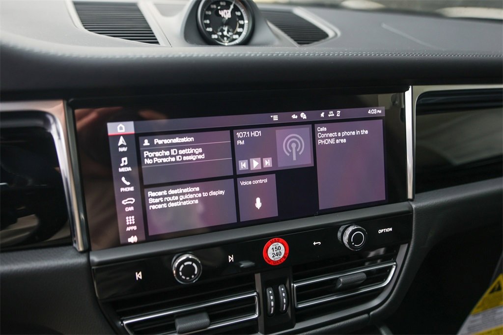 Certified 2025 Porsche Macan Turbo image 16