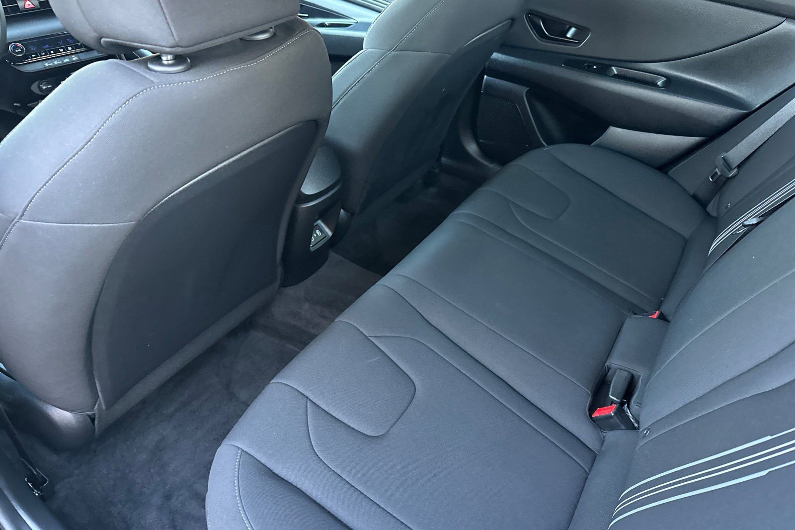 Certified 2025 Hyundai Elantra Sport w/ Cargo Package image 13