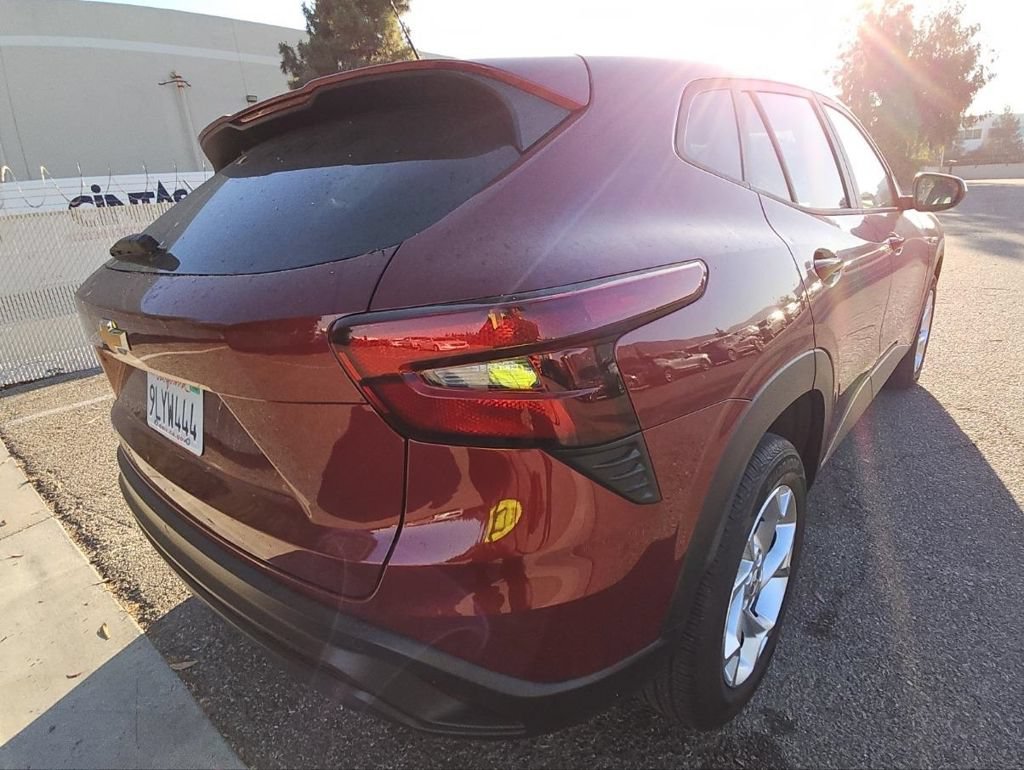 Used 2024 Chevrolet Trax LS w/ LS Convenience Package FWD image 5