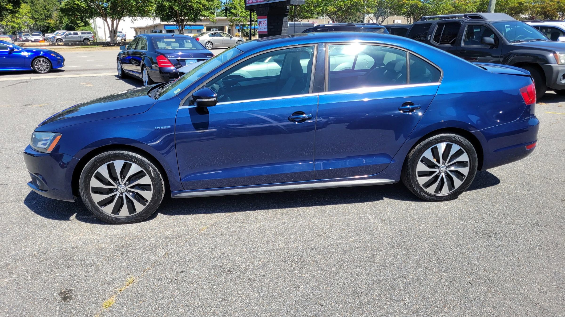 Used 2014 Volkswagen Jetta SEL Premium FWD image 2
