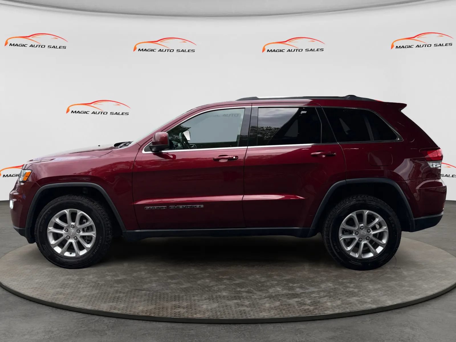 Used 2021 Jeep Grand Cherokee Laredo X AWD/4WD image 7