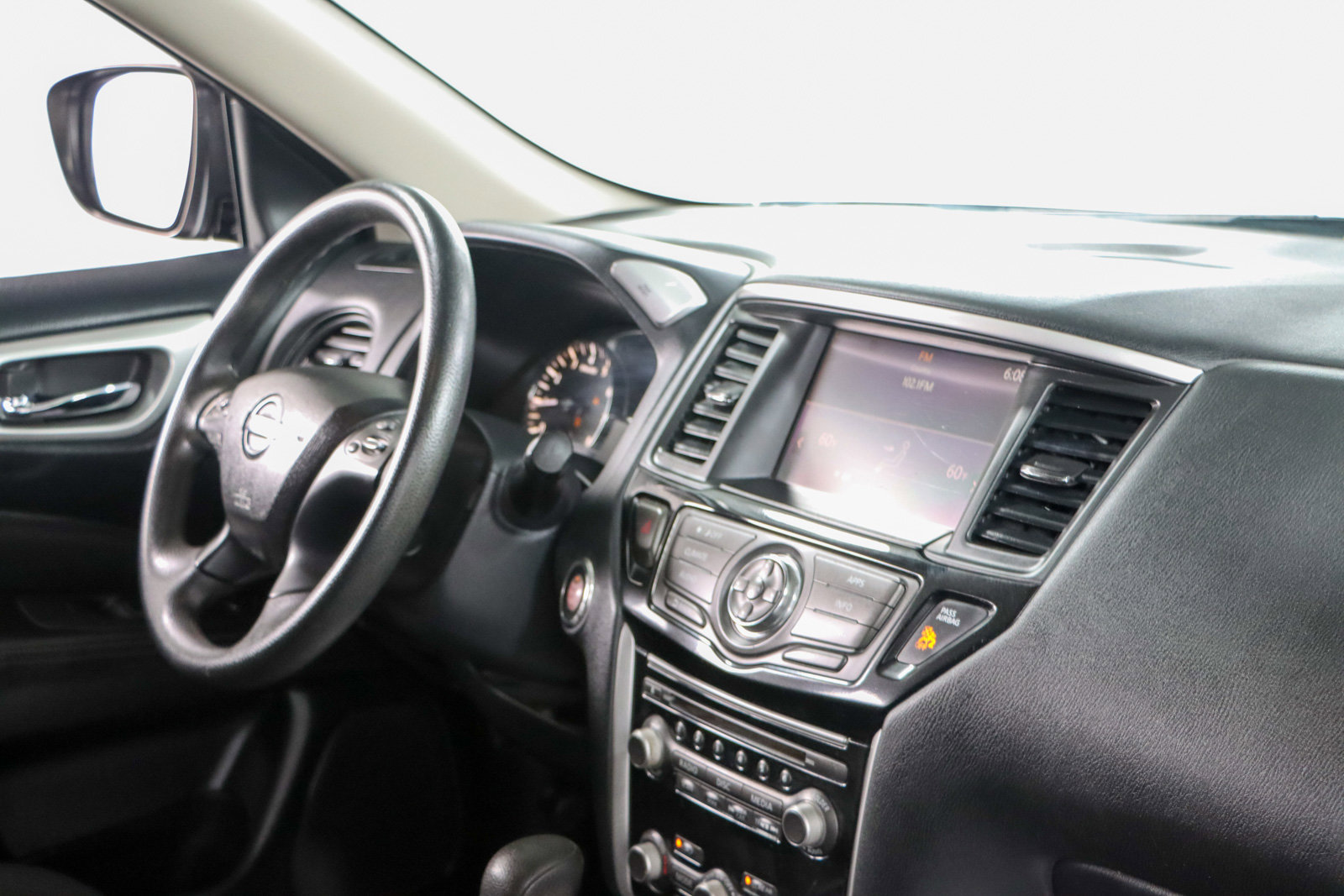 Used 2019 Nissan Pathfinder S image 25