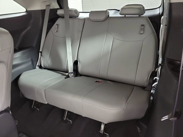 Used 2025 Toyota Sienna XLE image 14
