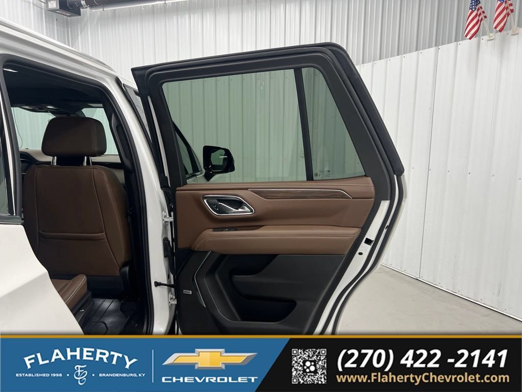 Used 2024 Chevrolet Tahoe High Country AWD/4WD image 12