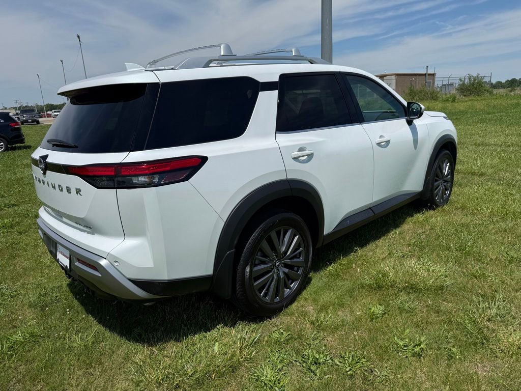 Certified 2025 Nissan Pathfinder SL w/ SL Premium Package AWD/4WD image 5