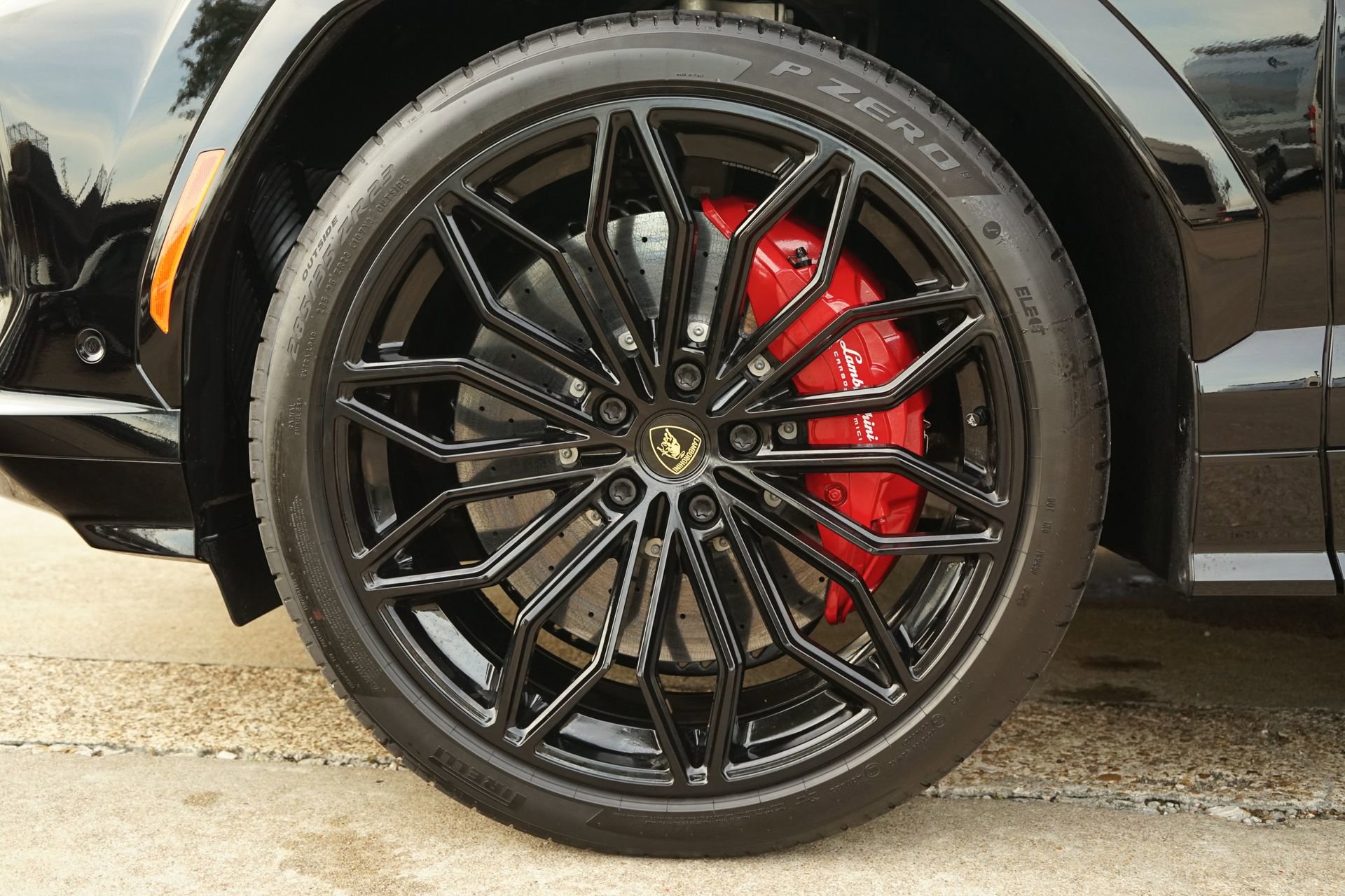 Used 2026 Lamborghini Urus SE AWD/4WD image 35