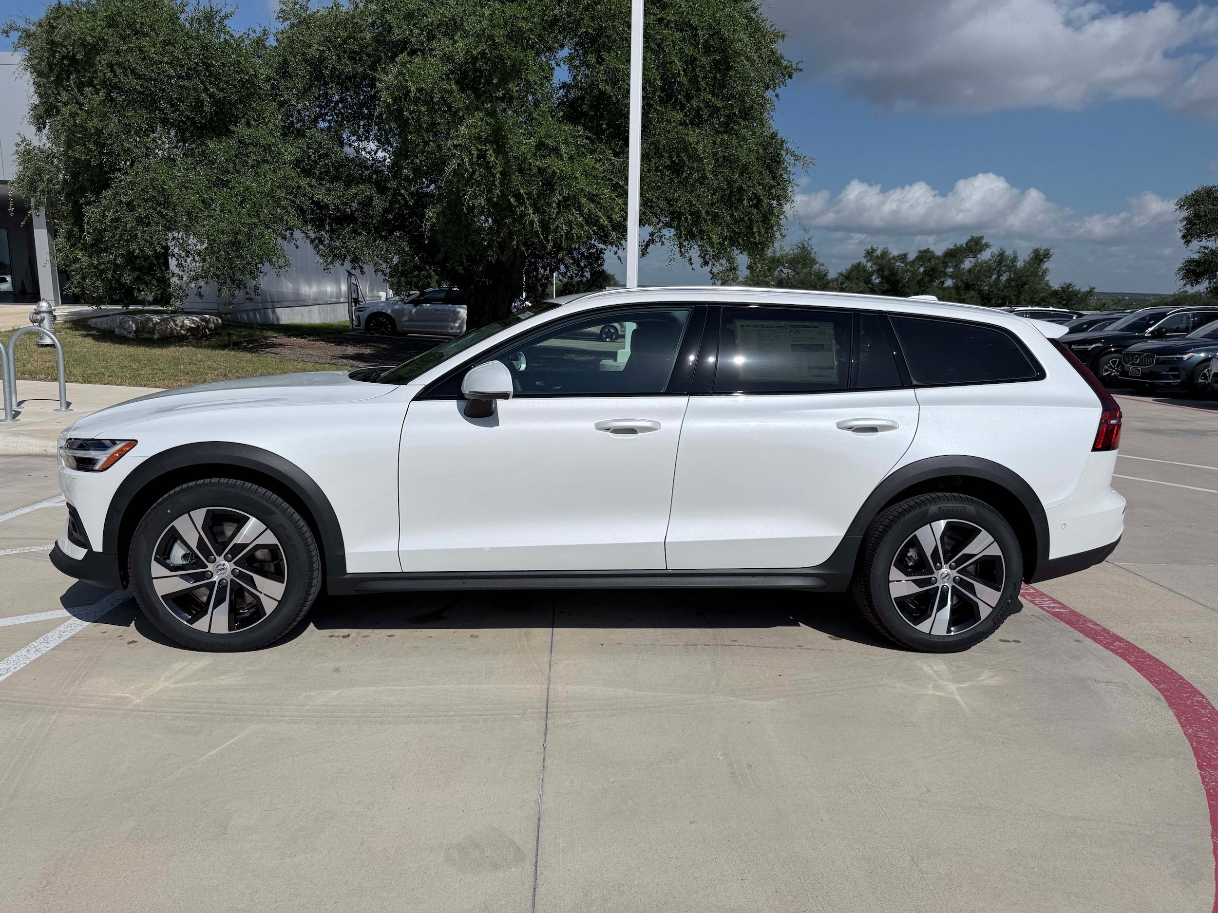 New 2026 Volvo V60 B5 Cross Country Plus w/ Climate Package AWD/4WD image 3