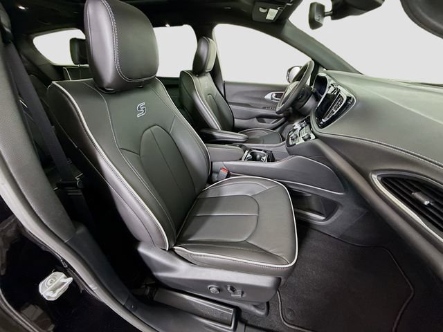 New 2026 Chrysler Pacifica Limited w/ S Appearance Package AWD/4WD image 30