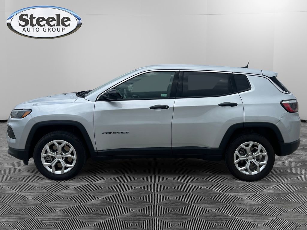 Used 2024 Jeep Compass Sport AWD/4WD image 2