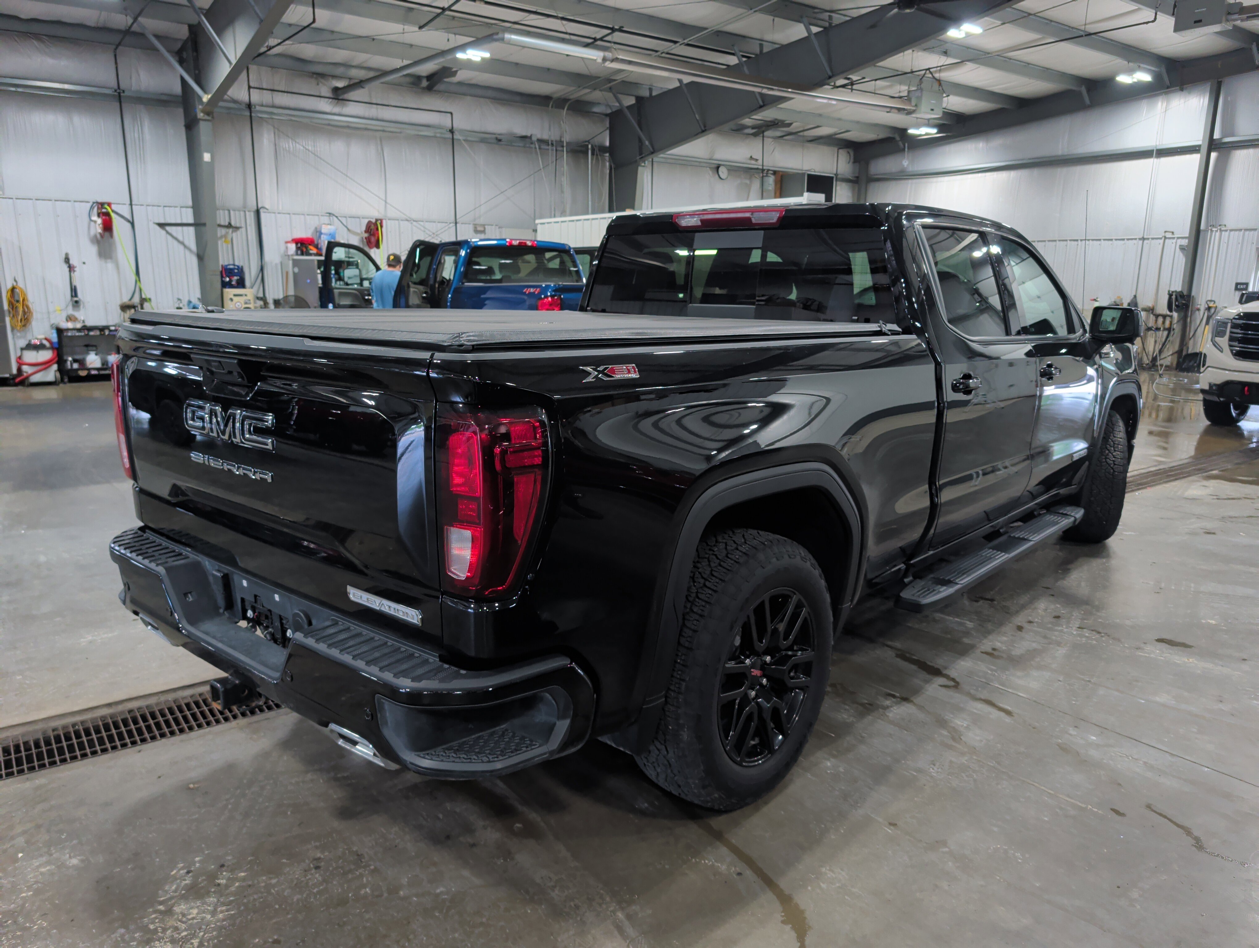 Used 2024 GMC Sierra 1500 Elevation w/ Elevation Premium Package AWD/4WD image 3