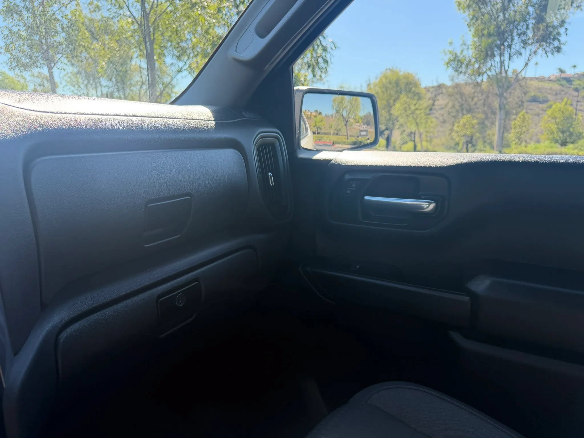 Used 2022 Chevrolet Silverado 1500 Custom w/ Safety Confidence Package RWD image 28