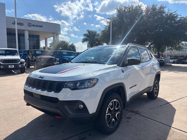 Used 2026 Jeep Compass Trailhawk AWD/4WD image 3