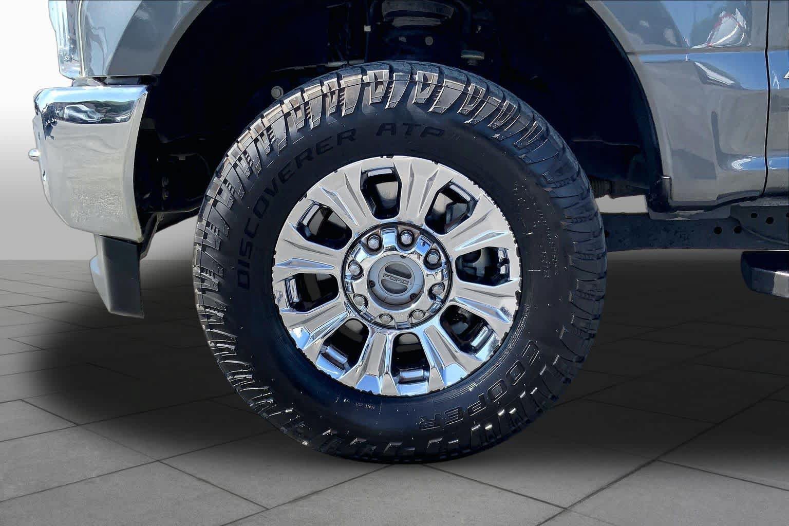 Used 2018 Ford F250 XLT w/ XLT Premium Package AWD/4WD image 11