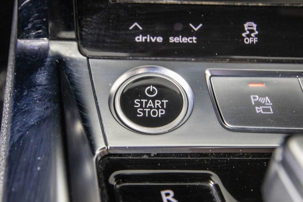 Used 2022 Audi e-tron Premium Plus w/ Premium Plus Package image 24